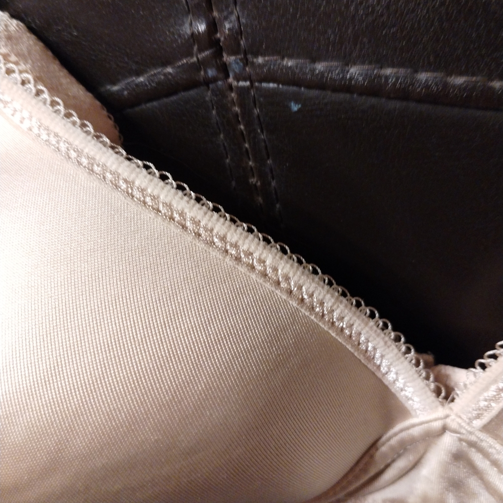 Wacoal Cream Bra.  34C - Picture 3 of 9